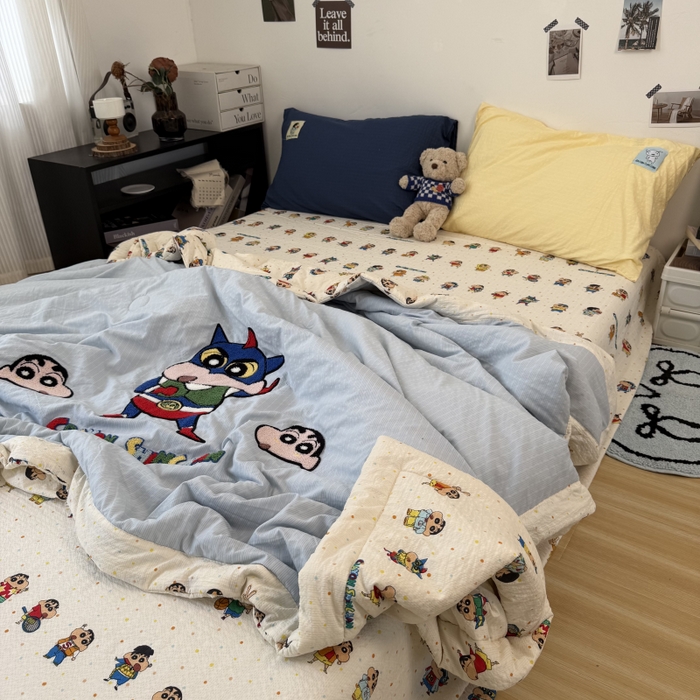 91家纺网 家纺一手货源 找家纺 三元色 2026新款正版蜡笔小新泡芙双层纱夏被夏凉被 动感超人