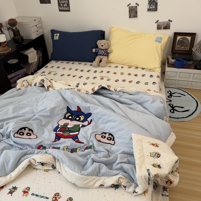 91家纺网 家纺一手货源 找家纺 三元色 2026新款正版蜡笔小新泡芙双层纱夏被夏凉被 动感超人