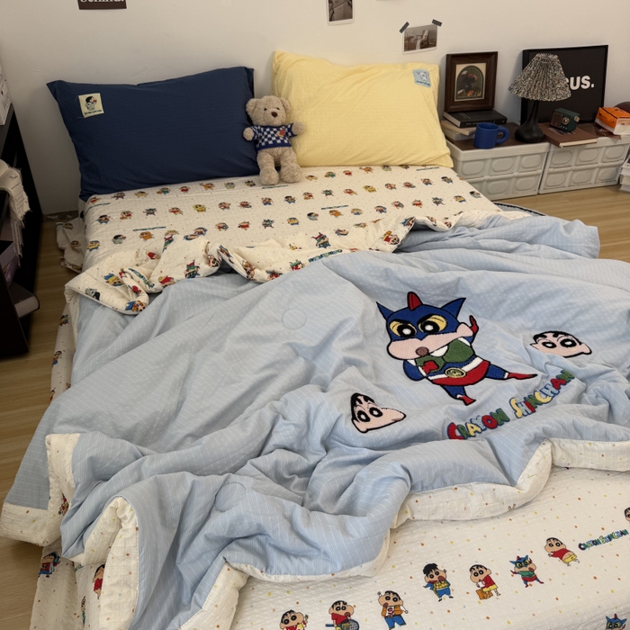 91家纺网 家纺一手货源 找家纺 三元色 2026新款正版蜡笔小新泡芙双层纱夏被夏凉被 动感超人