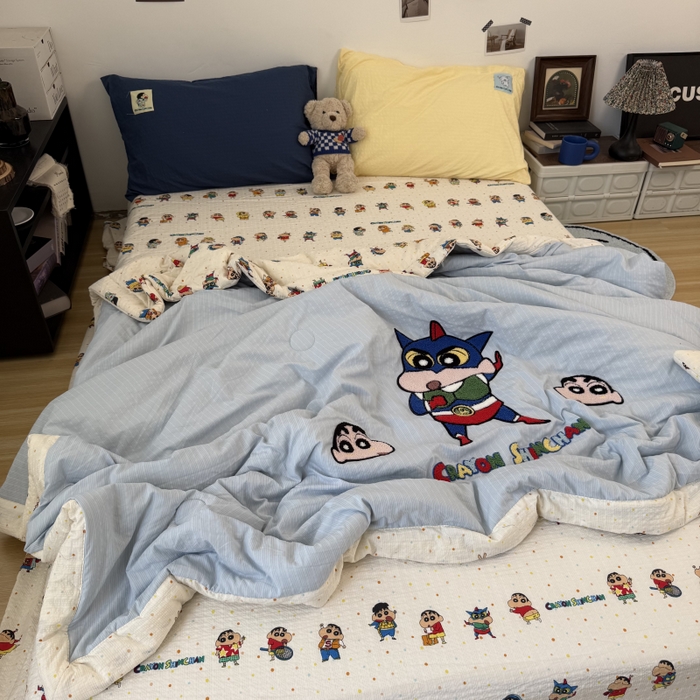 91家纺网 家纺一手货源 找家纺 三元色 2026新款正版蜡笔小新泡芙双层纱夏被夏凉被 动感超人