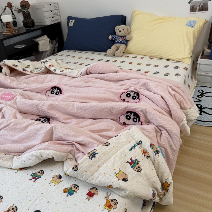 91家纺网 家纺一手货源 找家纺 （总）三元色 2026新款正版蜡笔小新泡芙双层纱夏被夏凉被