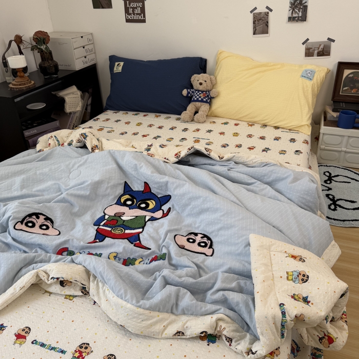 91家纺网 家纺一手货源 找家纺 三元色 2026新款正版蜡笔小新泡芙双层纱夏被夏凉被 动感超人