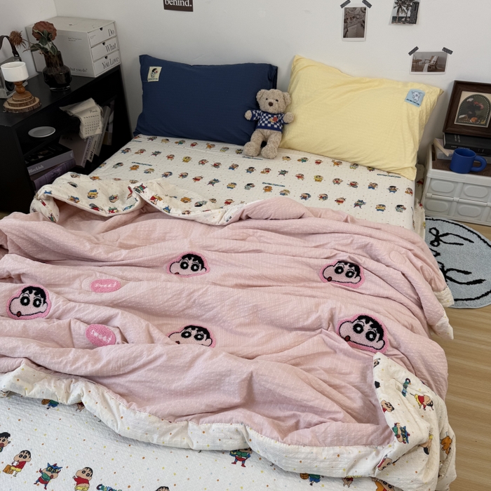 91家纺网 家纺一手货源 找家纺 （总）三元色 2026新款正版蜡笔小新泡芙双层纱夏被夏凉被