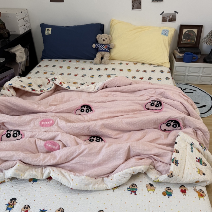 91家纺网 家纺一手货源 找家纺 （总）三元色 2026新款正版蜡笔小新泡芙双层纱夏被夏凉被