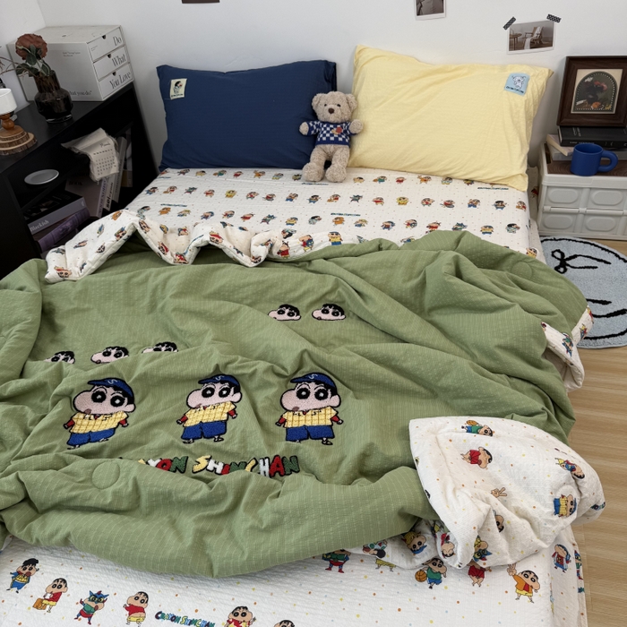 91家纺网 家纺一手货源 找家纺 （总）三元色 2026新款正版蜡笔小新泡芙双层纱夏被夏凉被