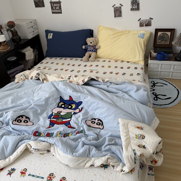 91家纺网 家纺一手货源 找家纺 三元色 2026新款正版蜡笔小新泡芙双层纱夏被夏凉被 动感超人