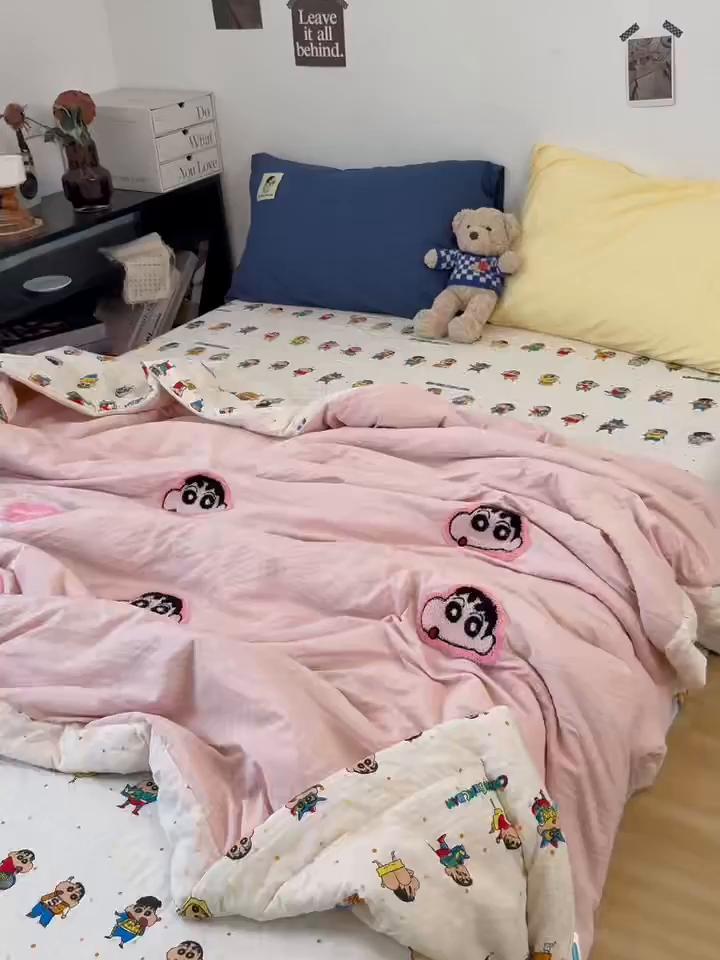 91家纺网 家纺一手货源 找家纺 （总）三元色 2026新款正版蜡笔小新泡芙双层纱夏被夏凉被