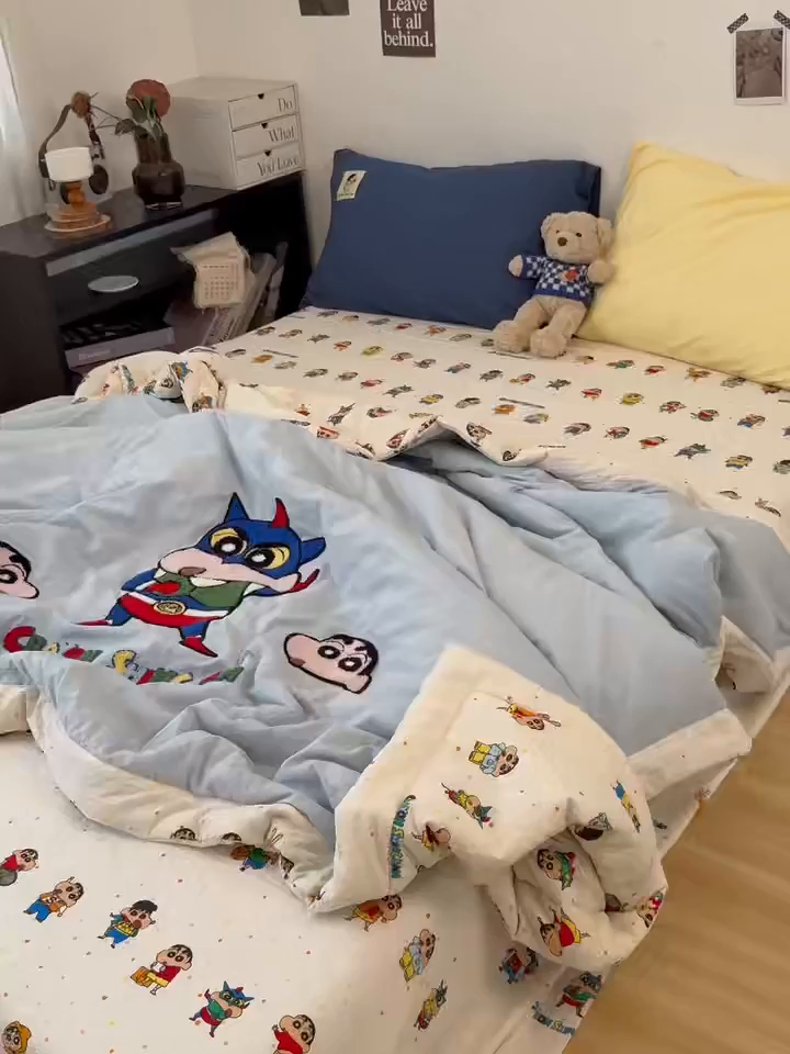 91家纺网 家纺一手货源 找家纺 三元色 2026新款正版蜡笔小新泡芙双层纱夏被夏凉被 动感超人