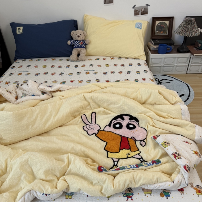 91家纺网 家纺一手货源 找家纺 三元色 2026新款正版蜡笔小新泡芙双层纱夏被夏凉被 欧耶小新