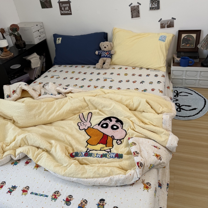 91家纺网 家纺一手货源 找家纺 三元色 2026新款正版蜡笔小新泡芙双层纱夏被夏凉被 欧耶小新