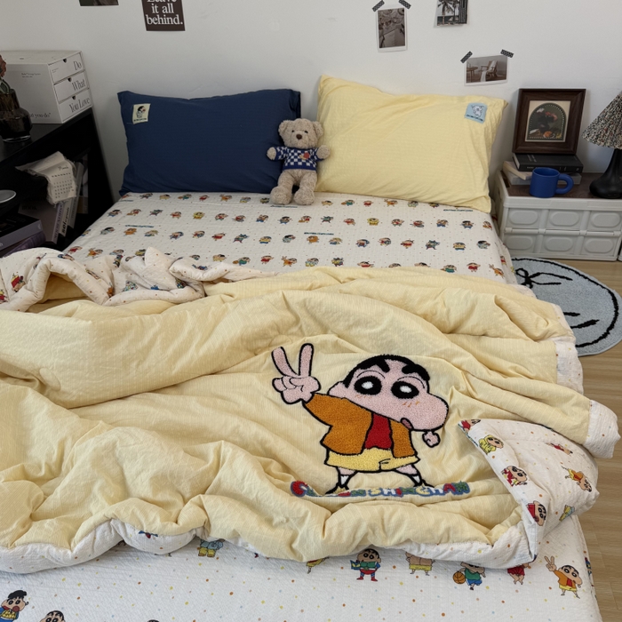 91家纺网 家纺一手货源 找家纺 三元色 2026新款正版蜡笔小新泡芙双层纱夏被夏凉被 欧耶小新