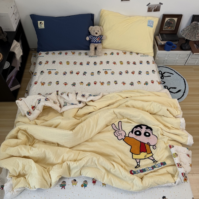 91家纺网 家纺一手货源 找家纺 三元色 2026新款正版蜡笔小新泡芙双层纱夏被夏凉被 欧耶小新