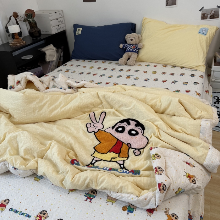 91家纺网 家纺一手货源 找家纺 三元色 2026新款正版蜡笔小新泡芙双层纱夏被夏凉被 欧耶小新