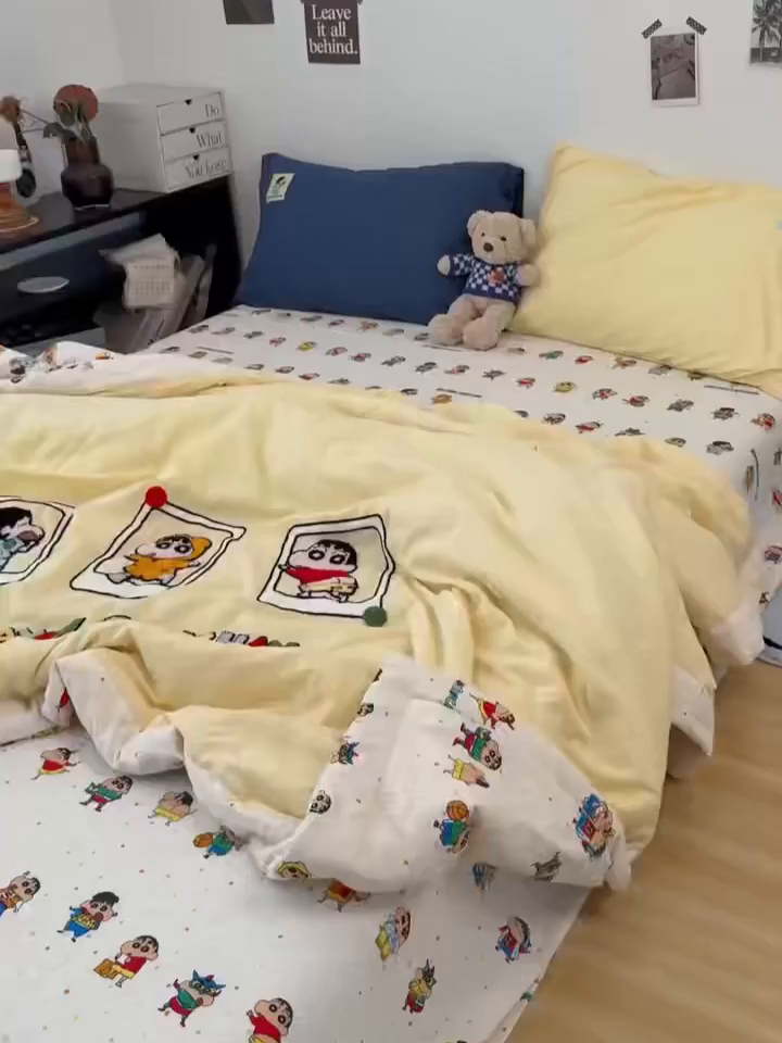 91家纺网 家纺一手货源 找家纺 三元色 2026新款正版蜡笔小新泡芙双层纱夏被夏凉被 小新三连拍