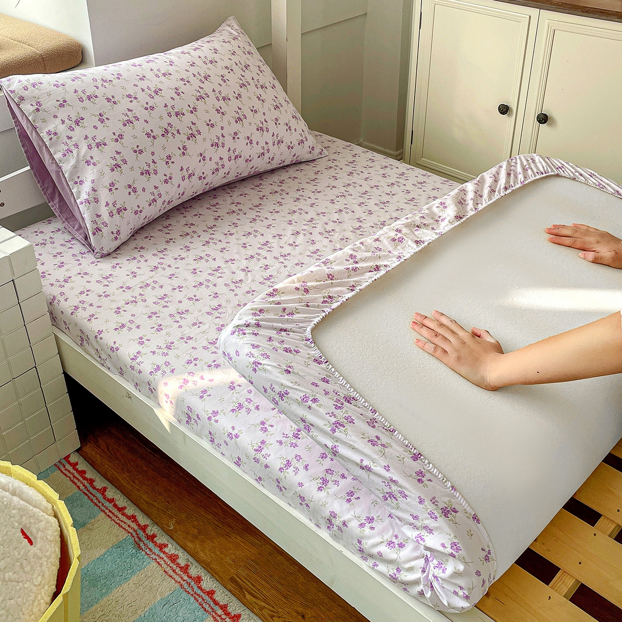 91家纺网 家纺一手货源 找家纺 纽缦家纺 2026新款A类105g仿棉四件套古法水洗棉学生单床笠 波影紫