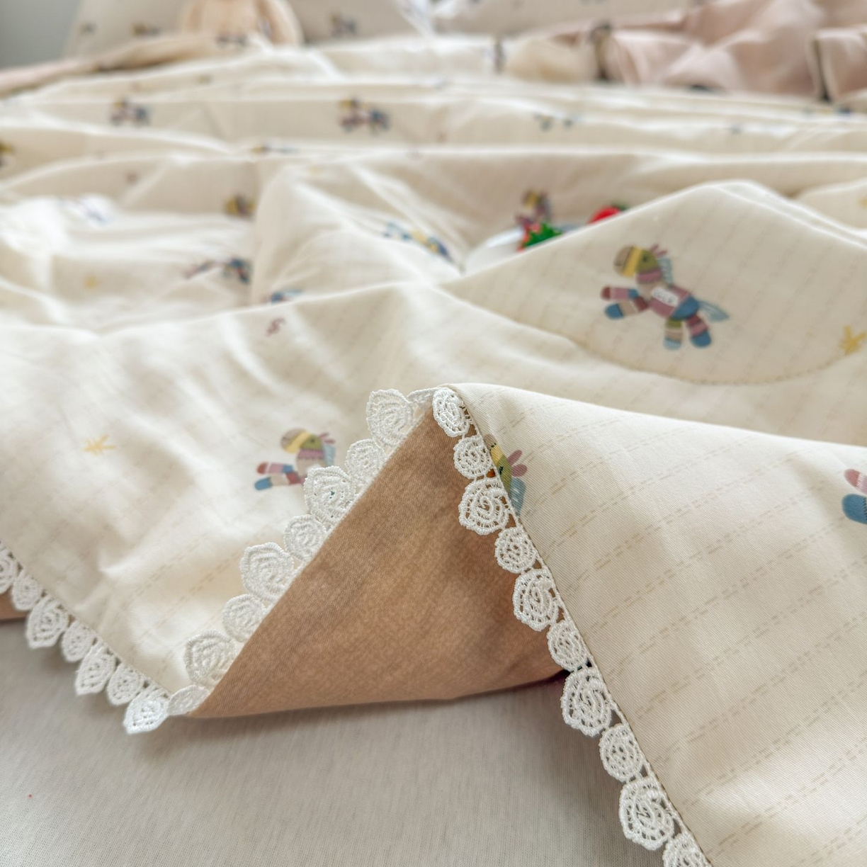 91家纺网 家纺一手货源 找家纺 晨晨家纺 2026新款双面全棉花边款新疆棉花夏被 马上有钱