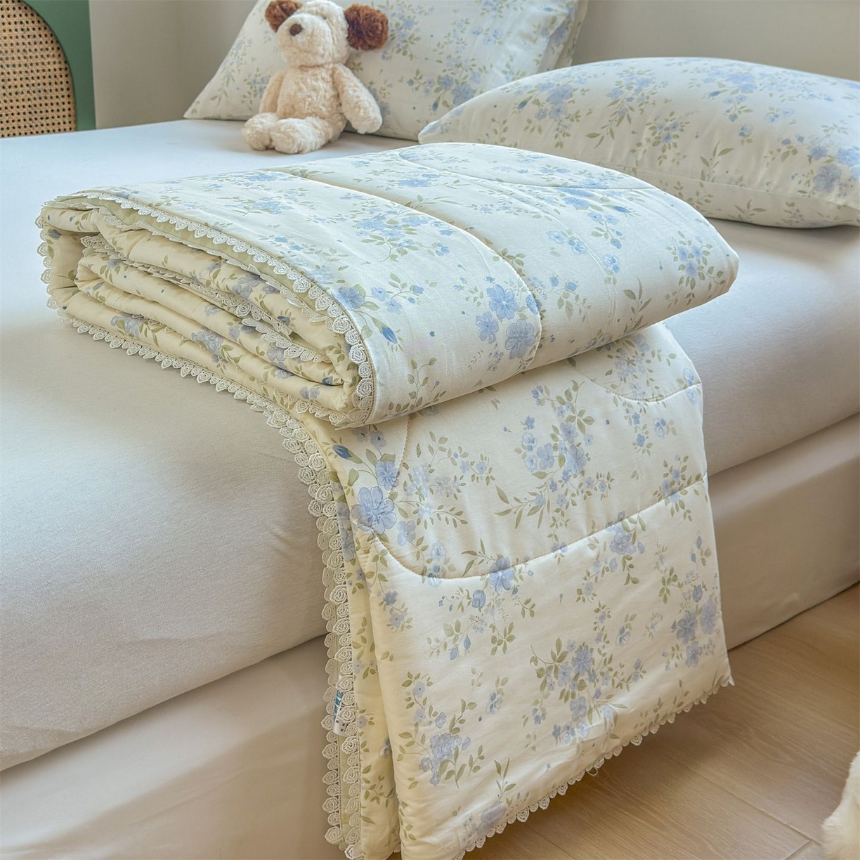 91家纺网 家纺一手货源 找家纺 晨晨家纺 2026新款双面全棉花边款新疆棉花夏被 汀兰点素