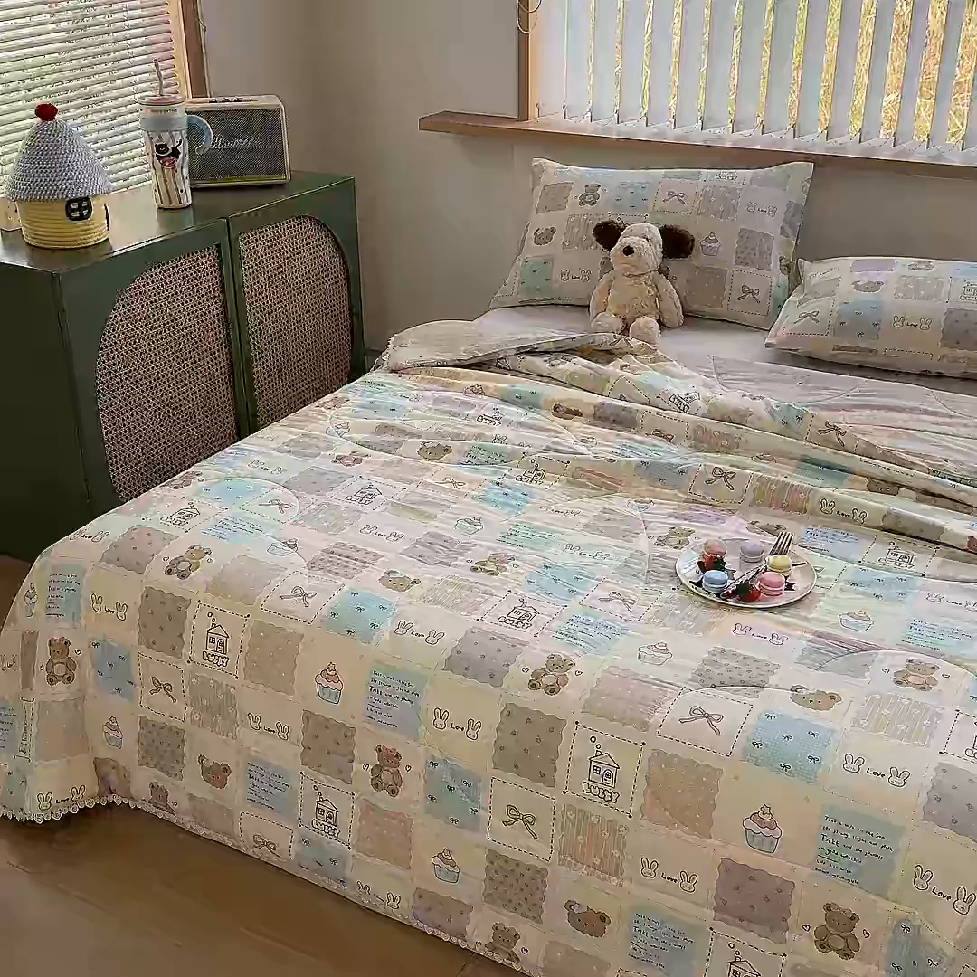 91家纺网 家纺一手货源 找家纺 晨晨家纺 2026新款双面全棉花边款新疆棉花夏被 饼干熊