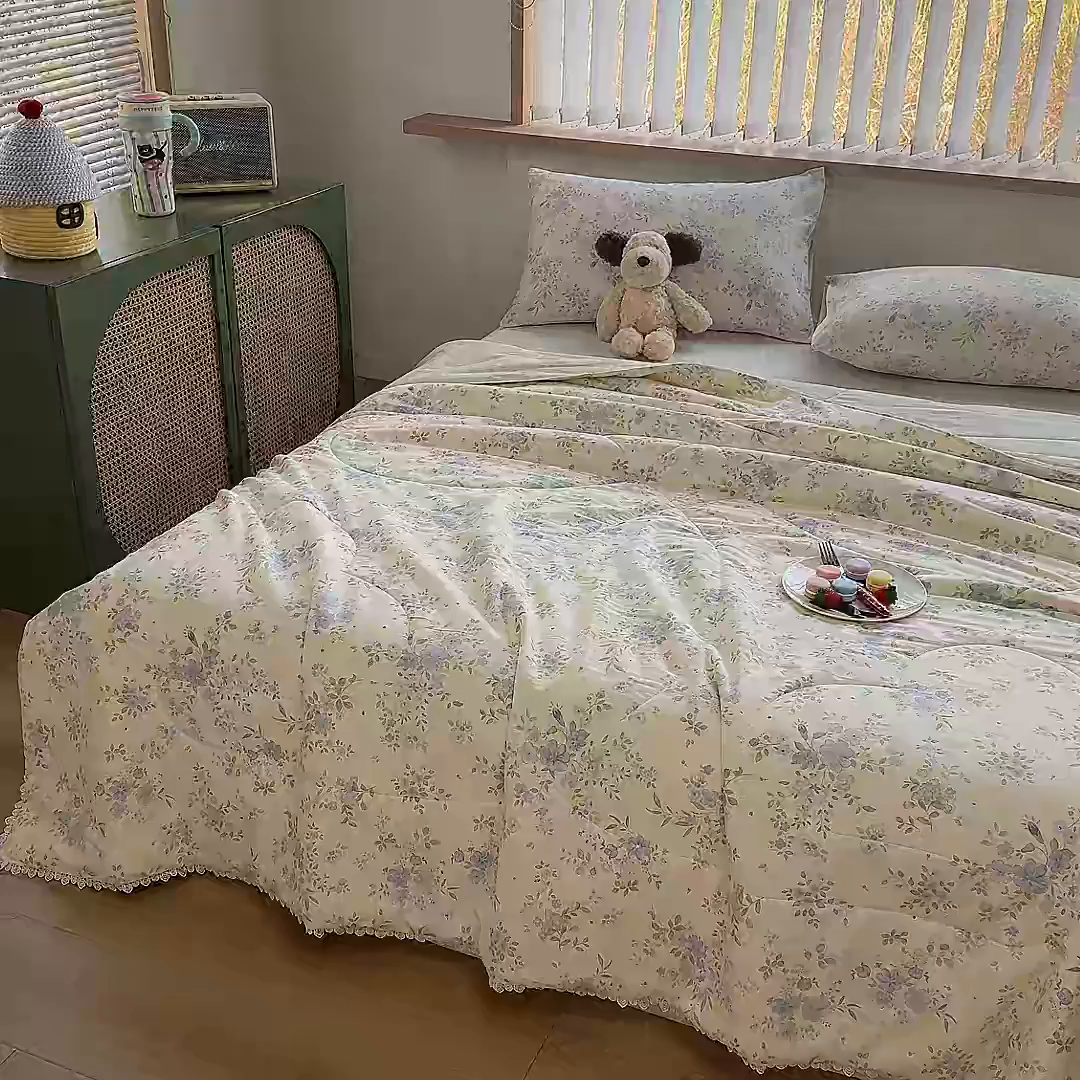 91家纺网 家纺一手货源 找家纺 晨晨家纺 2026新款双面全棉花边款新疆棉花夏被 汀兰点素