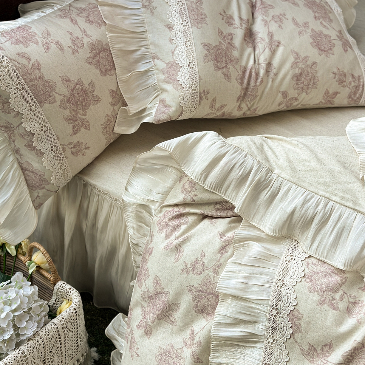 91家纺网 家纺一手货源 找家纺 乐朵家居 2026新款 复古花镜 全棉棉麻 床裙四件套 胭脂粉