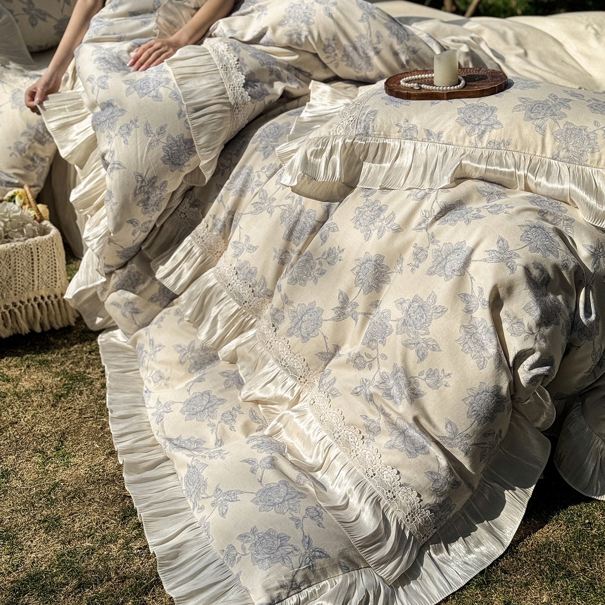 91家纺网 家纺一手货源 找家纺 乐朵家居 2026新款 复古花镜 全棉棉麻 床裙四件套 迷雾蓝