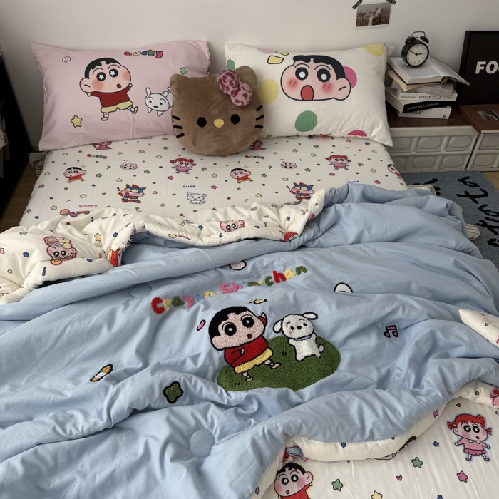 91家纺网 家纺一手货源 找家纺 三元色 2026新款正版蜡笔小新卡通云朵棉夏被夏凉被 夏被夏日小新-蓝