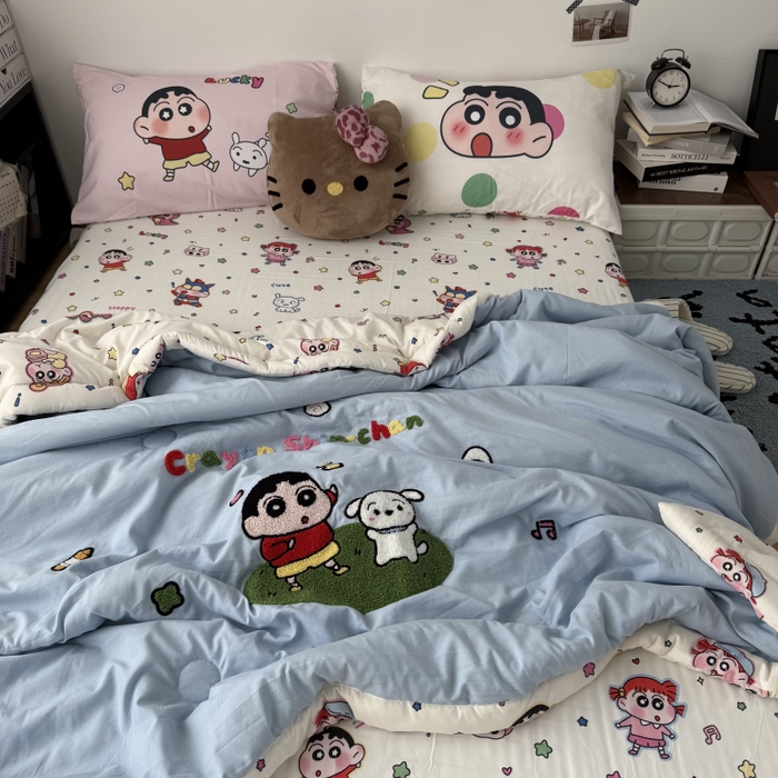 91家纺网 家纺一手货源 找家纺 三元色 2026新款正版蜡笔小新卡通云朵棉夏被夏凉被 夏被夏日小新-蓝