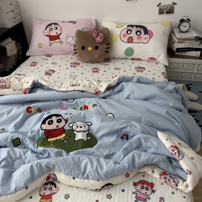 91家纺网 家纺一手货源 找家纺 三元色 2026新款正版蜡笔小新卡通云朵棉夏被夏凉被 夏被夏日小新-蓝