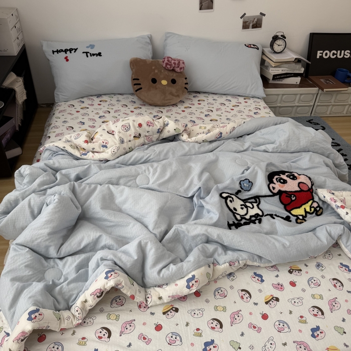 91家纺网 家纺一手货源 找家纺 三元色 2026新款正版蜡笔小新卡通云感夏被夏凉被 夏被调皮小新