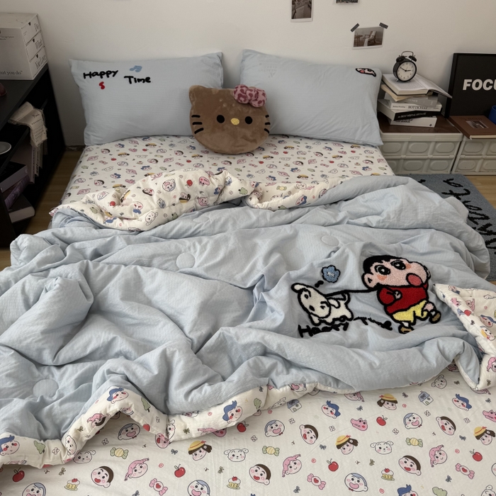 91家纺网 家纺一手货源 找家纺 三元色 2026新款正版蜡笔小新卡通云感夏被夏凉被 夏被调皮小新