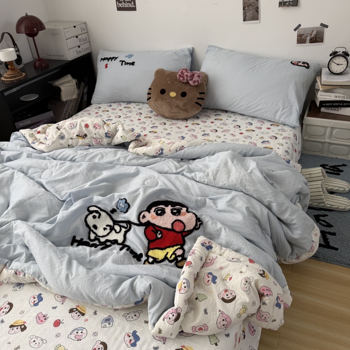 91家纺网 家纺一手货源 找家纺 三元色 2026新款正版蜡笔小新卡通云感夏被夏凉被 夏被调皮小新