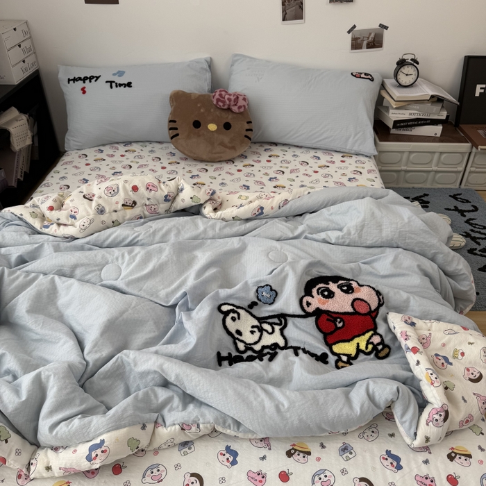 91家纺网 家纺一手货源 找家纺 三元色 2026新款正版蜡笔小新卡通云感夏被夏凉被 夏被调皮小新