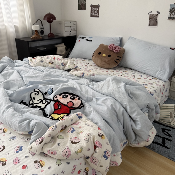 91家纺网 家纺一手货源 找家纺 三元色 2026新款正版蜡笔小新卡通云感夏被夏凉被 夏被调皮小新