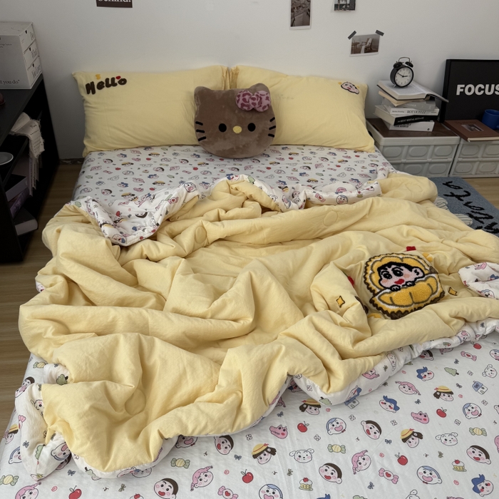 91家纺网 家纺一手货源 找家纺 三元色 2026新款正版蜡笔小新卡通云感夏被夏凉被 夏被榴莲小新