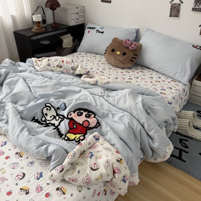 91家纺网 家纺一手货源 找家纺 三元色 2026新款正版蜡笔小新卡通云感夏被夏凉被 夏被调皮小新