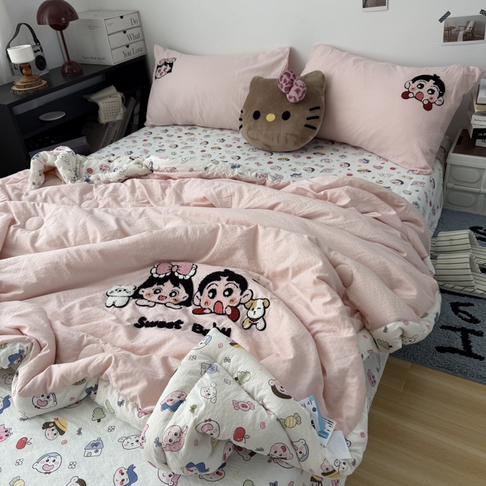 91家纺网 家纺一手货源 找家纺 三元色 2026新款正版蜡笔小新卡通云感夏被夏凉被 夏被好伙伴
