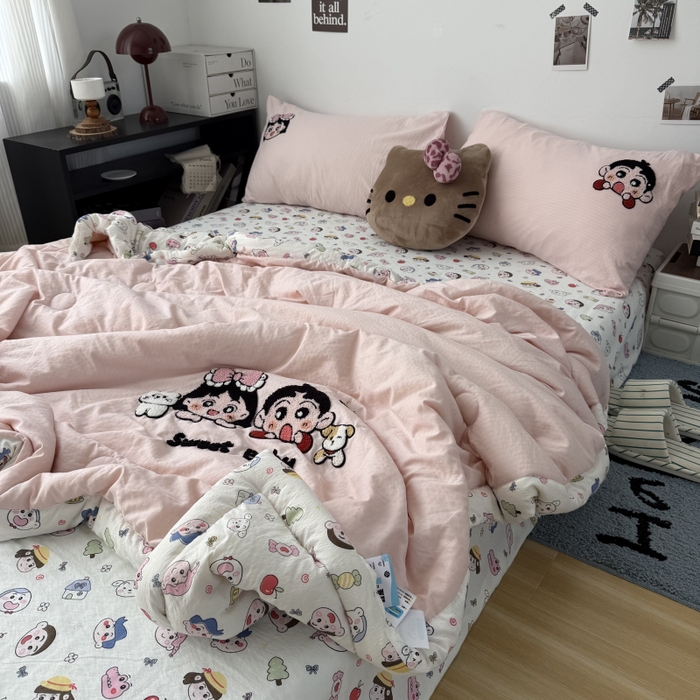 91家纺网 家纺一手货源 找家纺 三元色 2026新款正版蜡笔小新卡通云感夏被夏凉被 夏被好伙伴