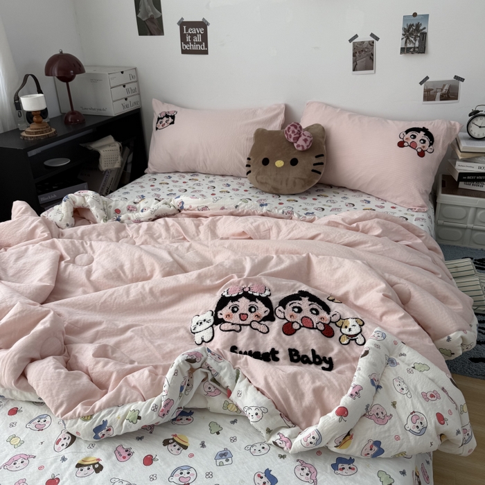 91家纺网 家纺一手货源 找家纺 三元色 2026新款正版蜡笔小新卡通云感夏被夏凉被 夏被好伙伴