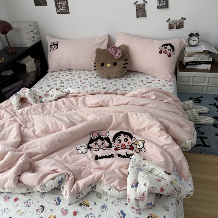 91家纺网 家纺一手货源 找家纺 三元色 2026新款正版蜡笔小新卡通云感夏被夏凉被 夏被好伙伴