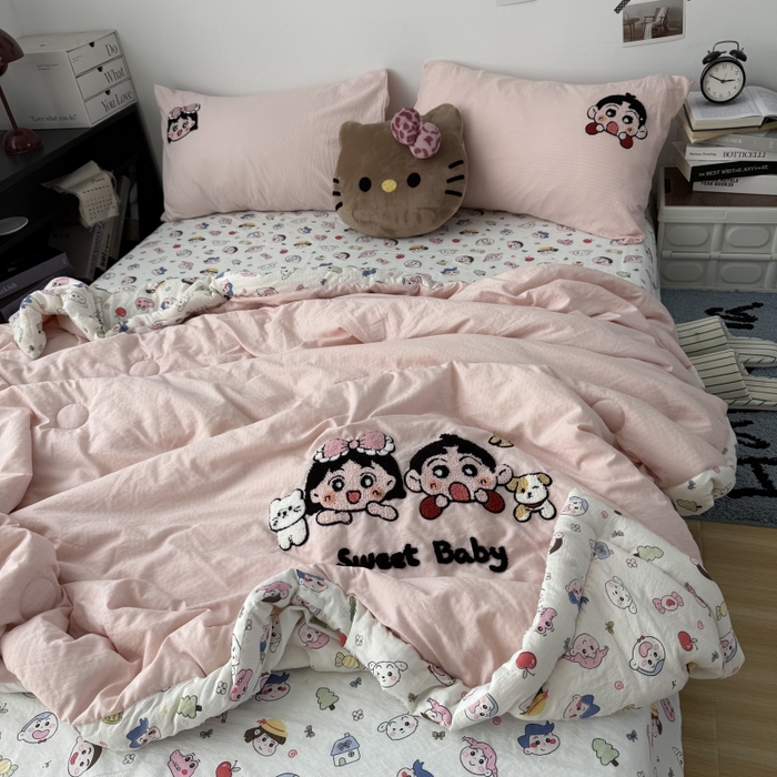 91家纺网 家纺一手货源 找家纺 三元色 2026新款正版蜡笔小新卡通云感夏被夏凉被 夏被好伙伴