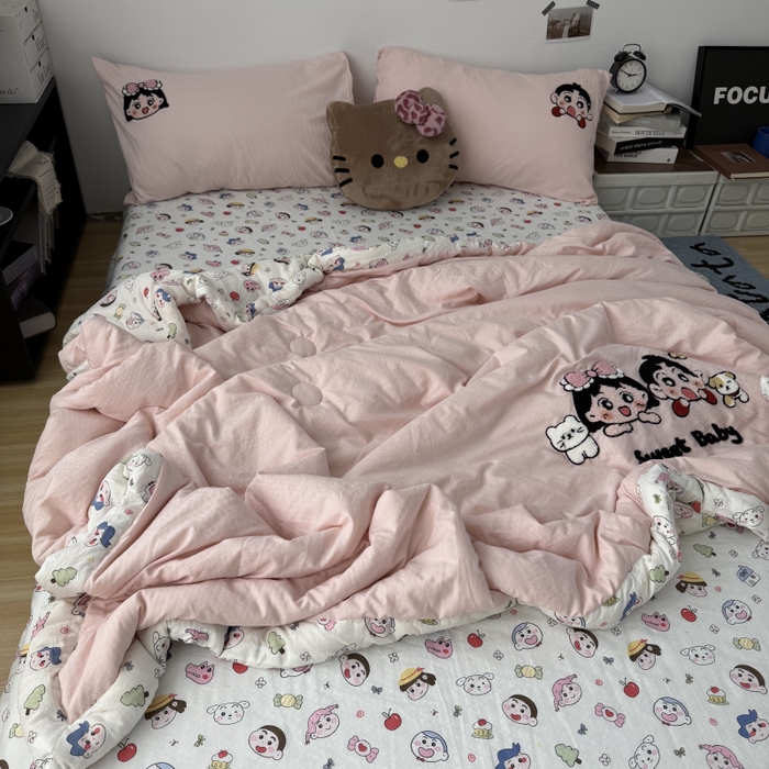 91家纺网 家纺一手货源 找家纺 三元色 2026新款正版蜡笔小新卡通云感夏被夏凉被 夏被好伙伴