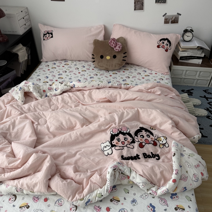 91家纺网 家纺一手货源 找家纺 三元色 2026新款正版蜡笔小新卡通云感夏被夏凉被 夏被好伙伴