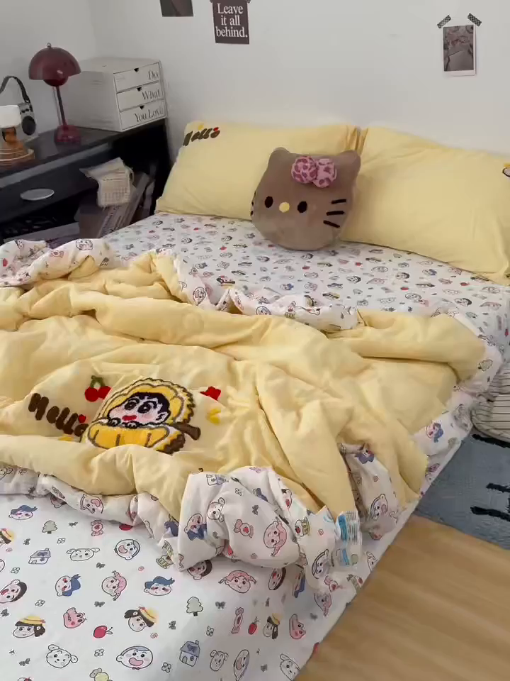 91家纺网 家纺一手货源 找家纺 三元色 2026新款正版蜡笔小新卡通云感夏被夏凉被 夏被榴莲小新