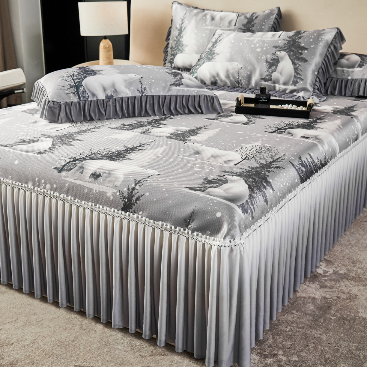 91家纺网 家纺一手货源 找家纺 绒宴家纺2026海洋冰丝床裙款凉席三件套