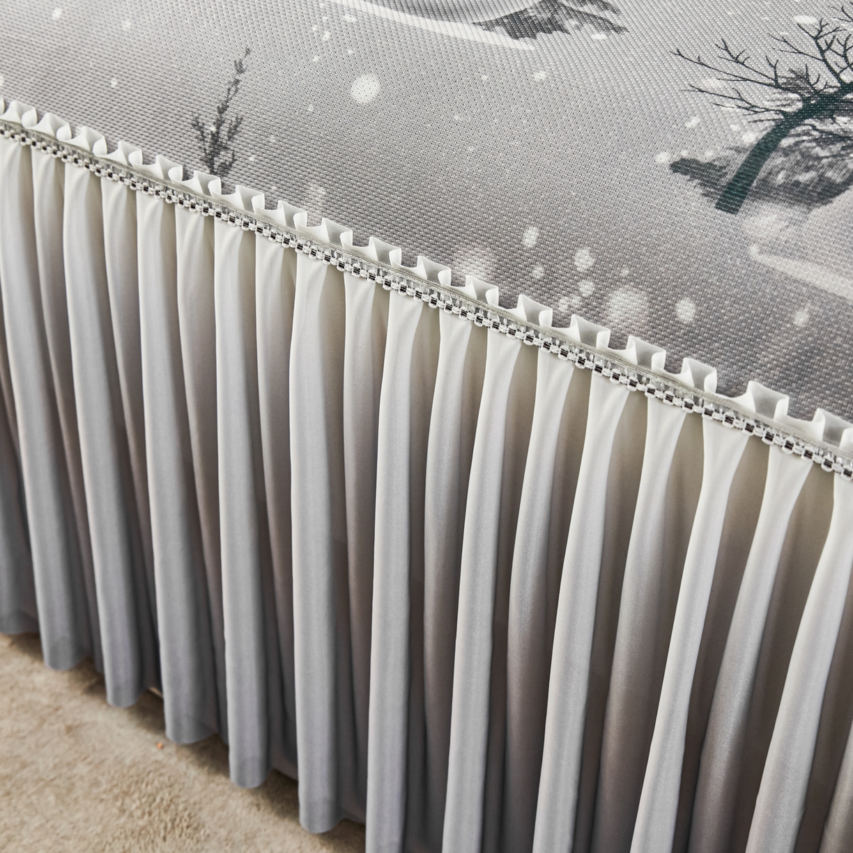 91家纺网 家纺一手货源 找家纺 绒宴家纺2026海洋冰丝床裙款凉席三件套