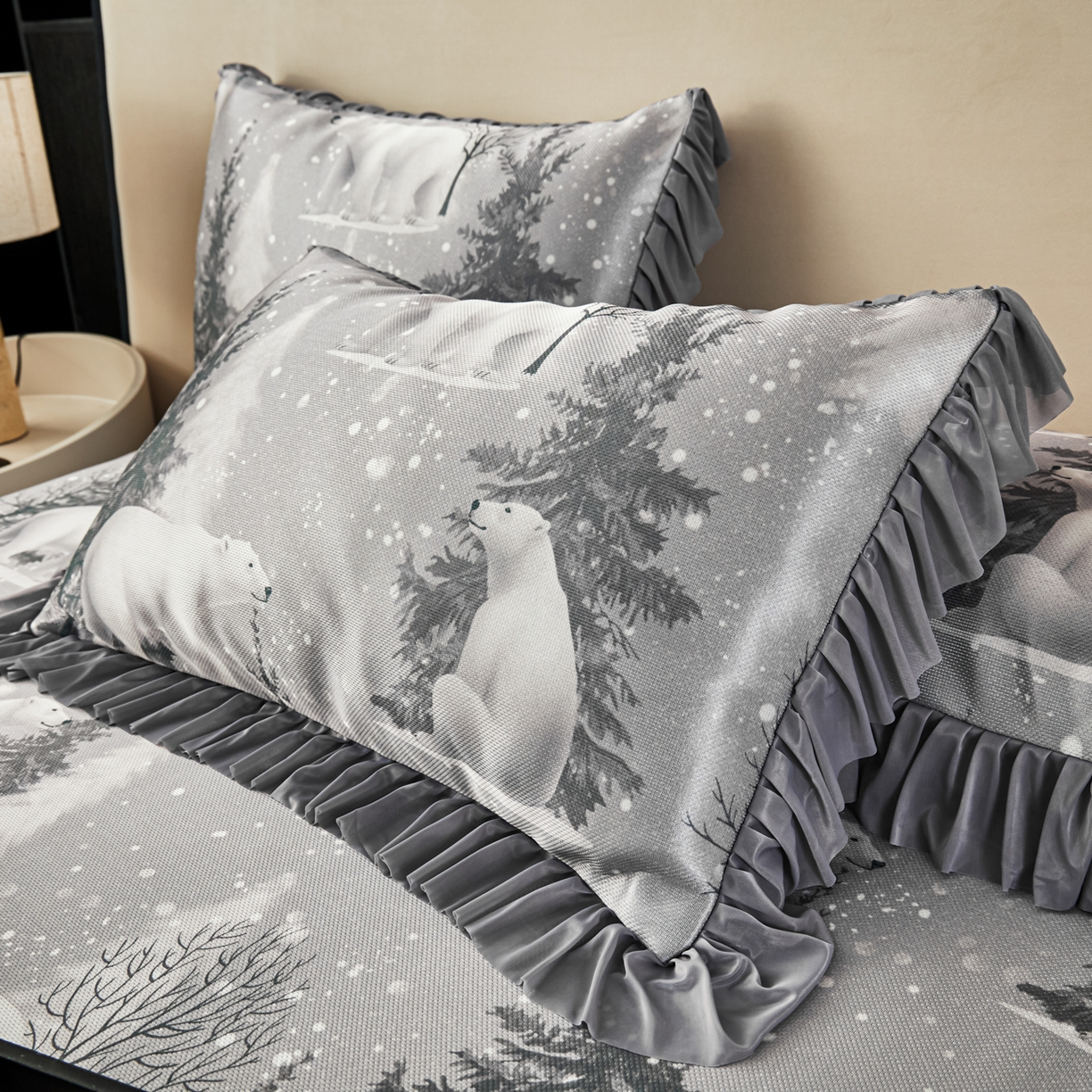 91家纺网 家纺一手货源 找家纺 绒宴家纺2026海洋冰丝床裙款凉席三件套