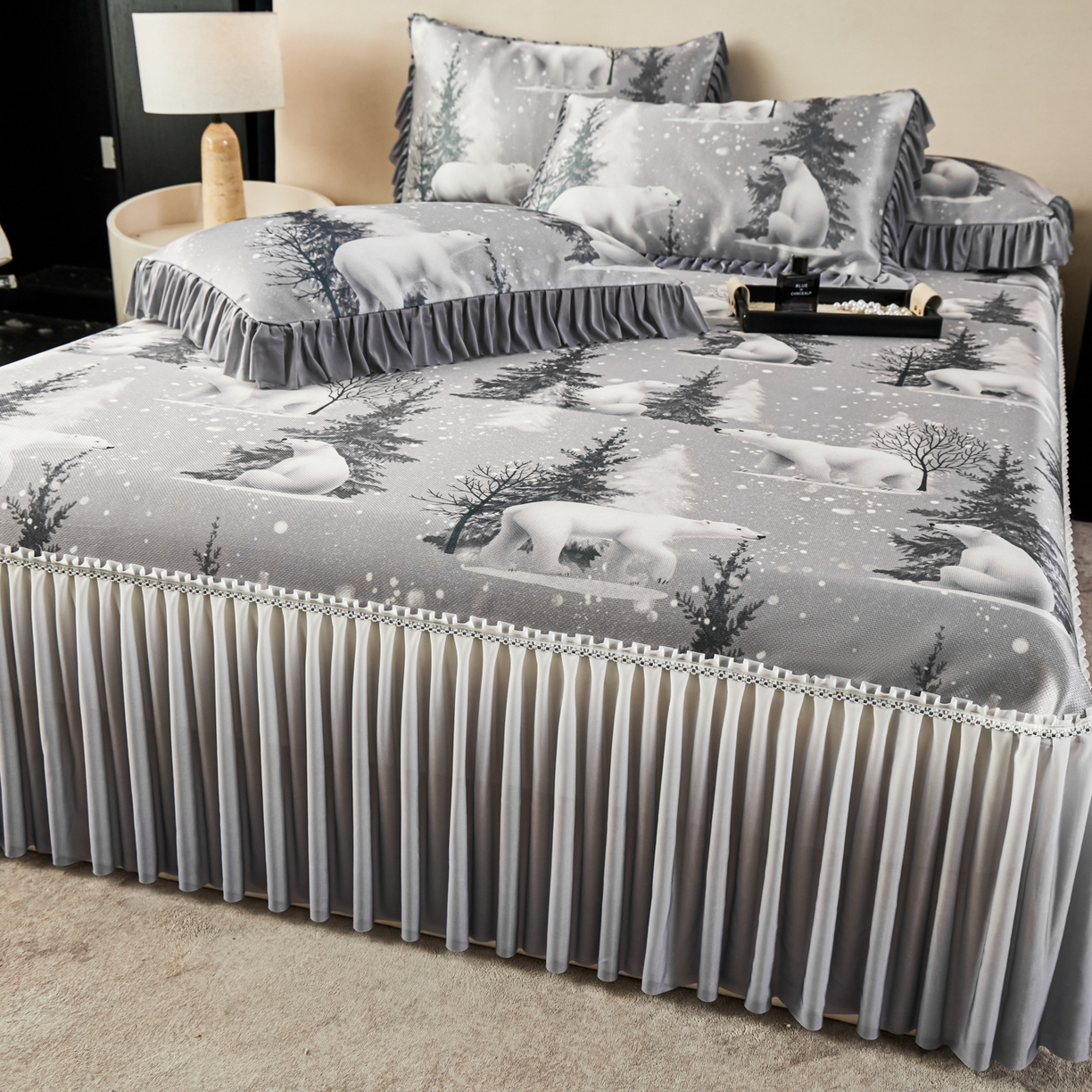 91家纺网 家纺一手货源 找家纺 绒宴家纺2026海洋冰丝床裙款凉席三件套