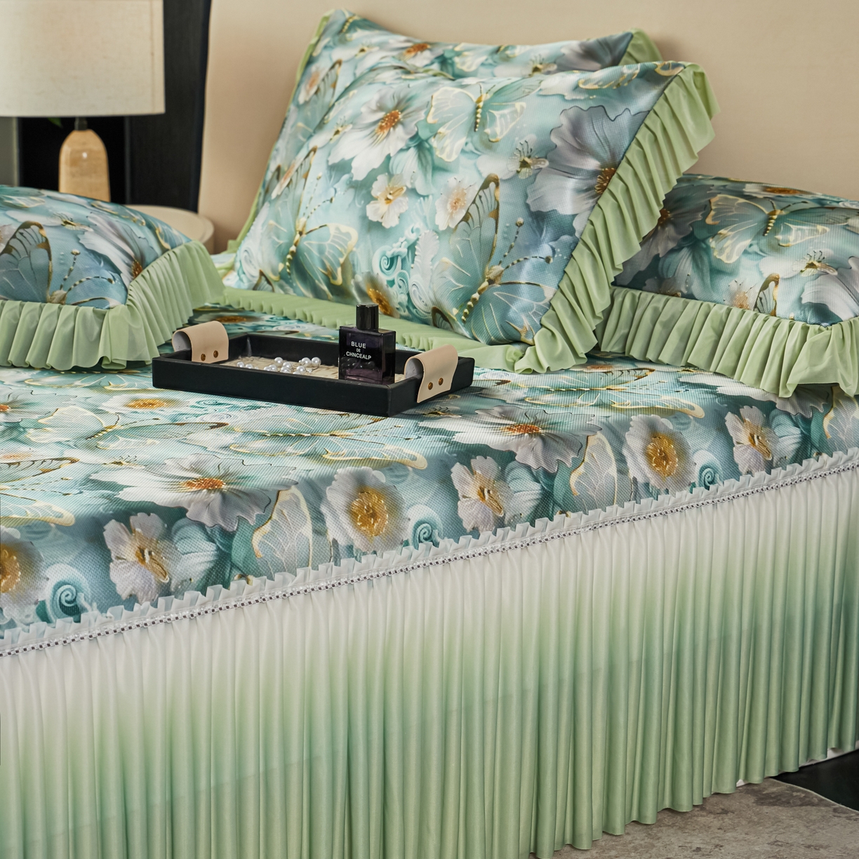 91家纺网 家纺一手货源 找家纺 绒宴家纺2026海洋冰丝床裙款凉席三件套