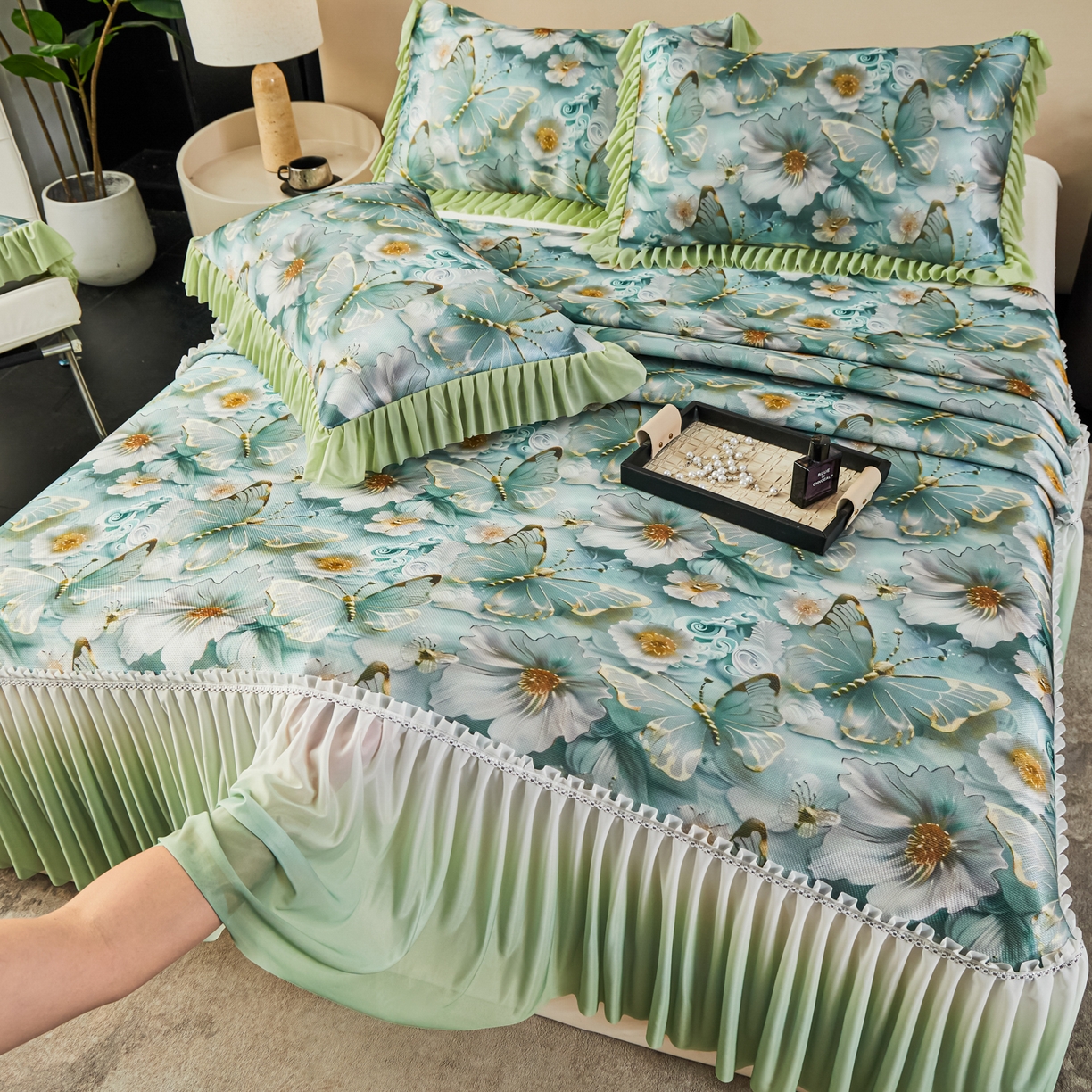 91家纺网 家纺一手货源 找家纺 绒宴家纺2026海洋冰丝床裙款凉席三件套