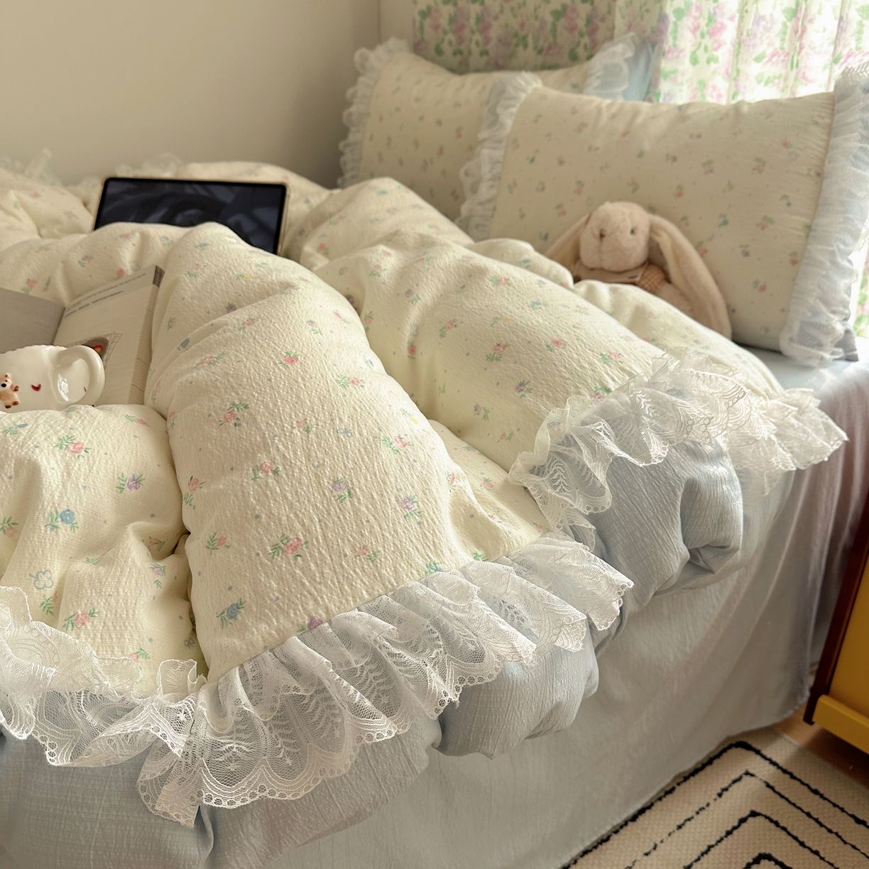 91家纺网 家纺一手货源 找家纺 山茶家居-原创设计（原山茶家纺） 2026新款皱皱纱水洗棉花边四件套-清雾系列 清雾-蕾丝蓝